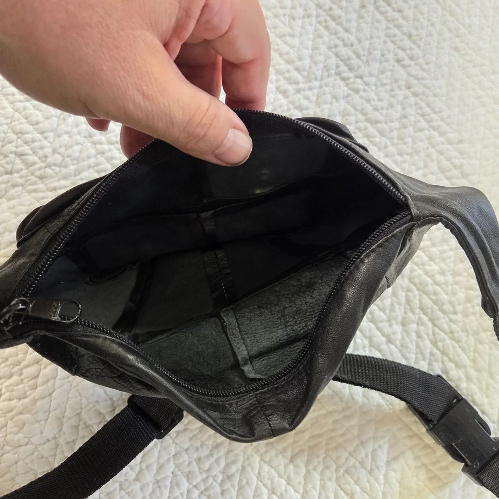 Buxton Black Cashmere Lamb Skin Leather Fanny Pack Waist Bag Adjustable Strap - Picture 4 of 6